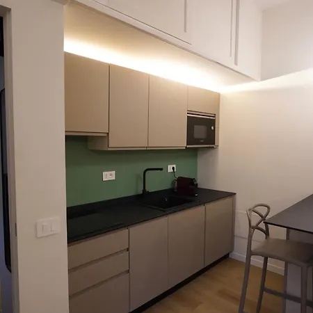 Renewed Historic Flat In Rome