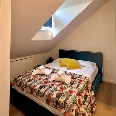 Renewed Historic Flat In Apartment *